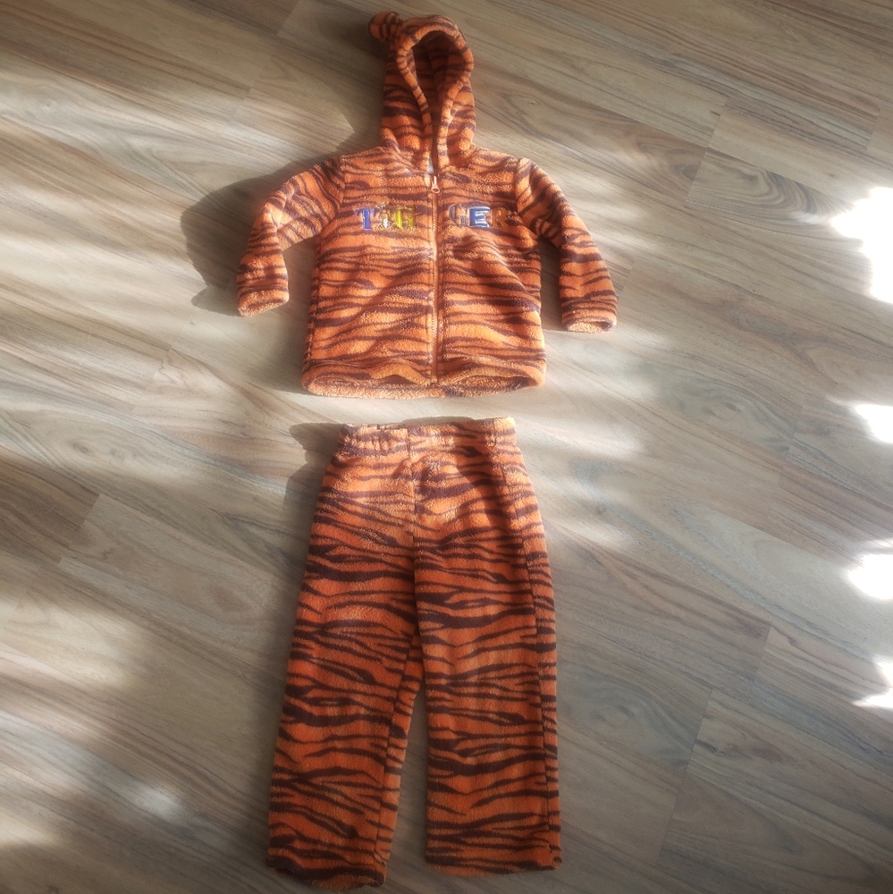 Disney | Tigger fuzzy pj set - 18-24M